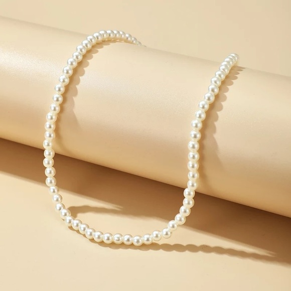 Delicate pearl choker necklace - Picture 3 of 6